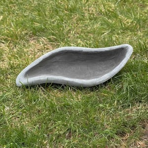 Leaf Shaped Wave Planter Stone Flower Pot Garden Sculpture Outdoor Memorial Yard Decor Cast Stone Backyard Grave Decor Sympathy Gift Idea