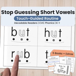 Può includere: Materiale didattico per i primi lettori. L'immagine mostra un foglio bianco con le parole "but", "hut", "rub" e "t" in nero. Il testo "Stop Guessing Short Vowels" e "Touch-Guided Routine" sono in alto. Include 5 libri ed extra.