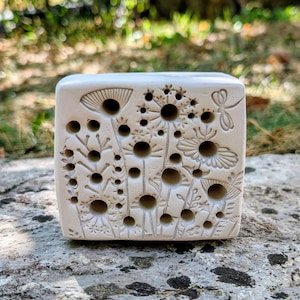 Bienenstein M Blumenwiese - Nisthilfe für Wildbienen aus gebranntem Ton. Niststein Insektenhotel.