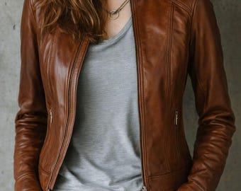 Braune Lederjacke für Damen, schmal geschnittene Reißverschlussjacke im Biker-Stil, minimalistisch, vintage-inspiriert