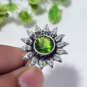 925 Sterling Silver Flower Ring, Green Peridot Stone Floral Ring, Sunflower Statement Ring, Nature Inspired Handmade Jewelry, Gift for Her