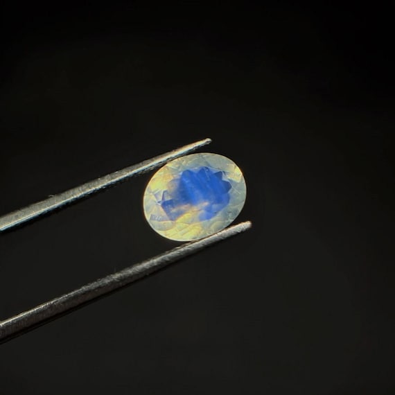 Natural Blue Flash Moonstone Loose Gemstone, 1.55 Carat Oval Faceted 9x7x4 mm Crystal for Jewelry Making, Ring Making Gemstone.