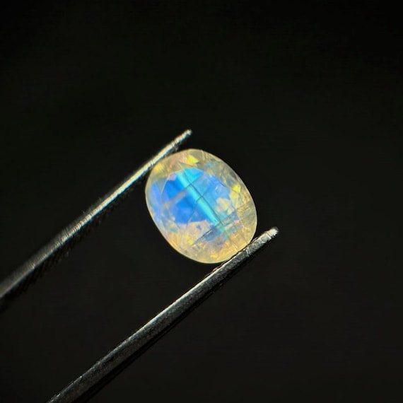 Natural Blue Flash Moonstone Loose Gemstone, 1.55 Carat Oval Faceted 9x7x4 mm Crystal for Jewelry Making, Ring Making Gemstone.
