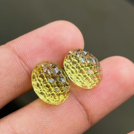 Natural Lemon Quartz Loose Gemstone, 12.10 Carat Oval Shape Honeycomb Cut, 13x11x6 mm, AAA Quality Stone for Jewelry , Ring or Pendant Stone