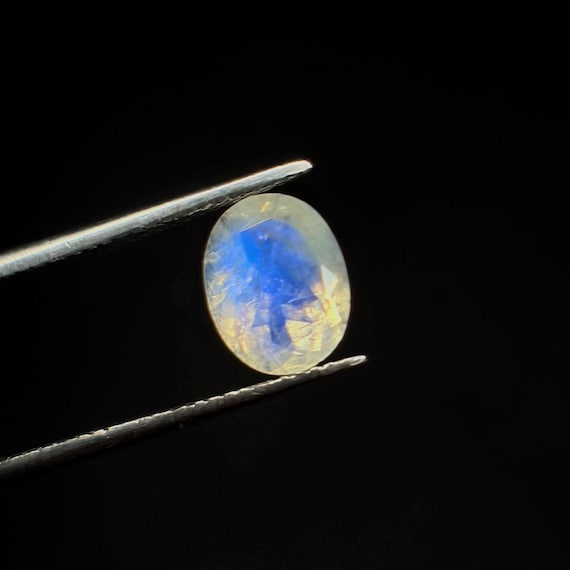 Natural Blue Flash Moonstone Loose Gemstone, 1.75 Carat Oval Faceted 9x7x4 mm Crystal for Jewelry Making, Ring Making Gemstone.