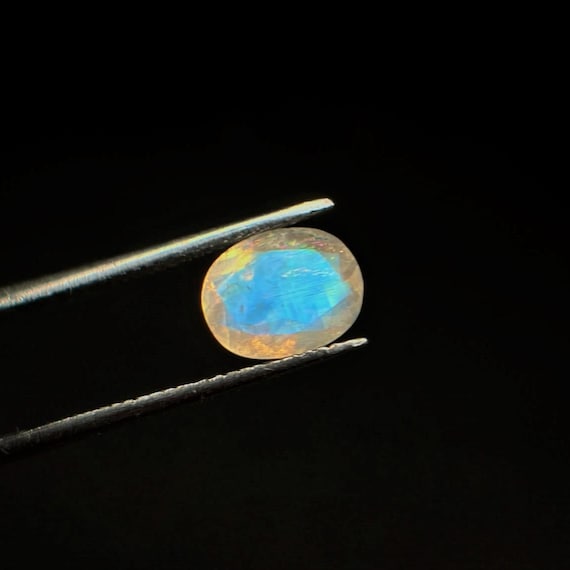 Natural Blue Flash Moonstone Loose Gemstone, 2.05 Carat Oval Faceted 9x7x5 mm Crystal for Jewelry Making, Ring Making Gemstone.