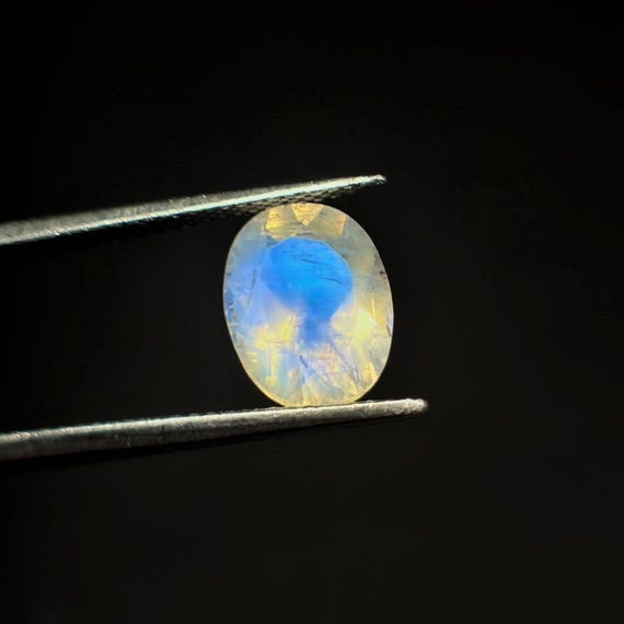 Natural Blue Flash Moonstone Loose Gemstone, 2.45 Carat Oval Faceted 10X8X5  mm Crystal for Jewelry Making, Ring Making Gemstone.