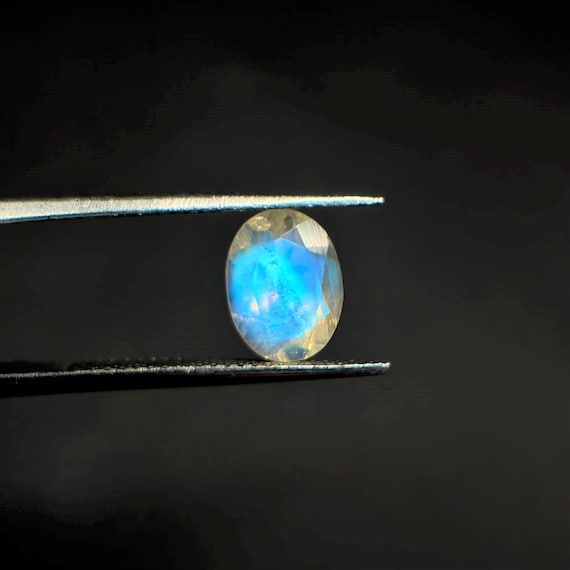 Natural Blue Flash Moonstone Loose Gemstone, 1.90 Carat Oval Faceted 9x6x5 mm Crystal for Jewelry Making, Ring Making Gemstone.