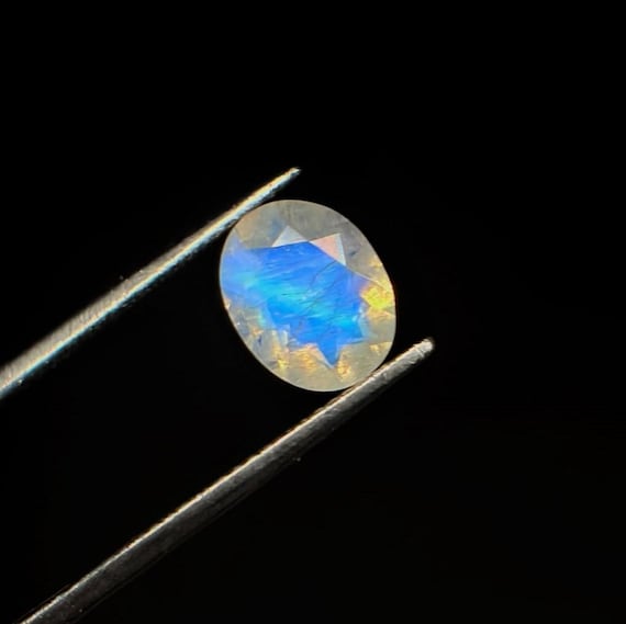 Natural Blue Flash Moonstone Loose Gemstone, 1.45 Carat Oval Faceted 9x7x4 mm Crystal for Jewelry Making, Ring Making Gemstone.