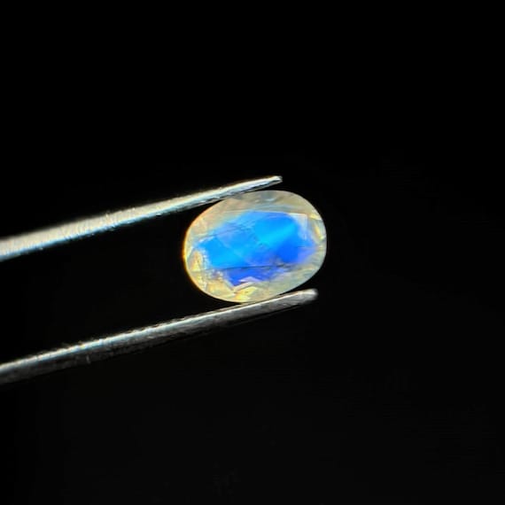 Natural Blue Flash Moonstone Loose Gemstone, 1.10 Carat Oval Faceted 8x6x3 mm Crystal for Jewelry Making, Ring Making Gemstone.