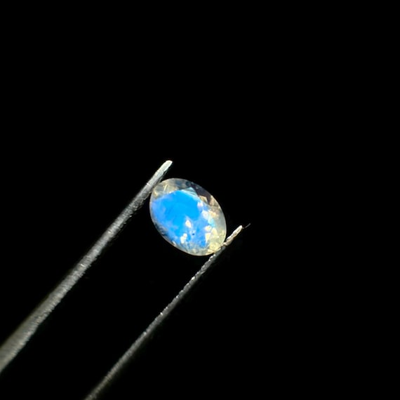 Natural Blue Flash Moonstone Loose Gemstone, 1.15 Carat Oval Faceted 8x6x4 mm Crystal for Jewelry Making, Ring Making Gemstone.