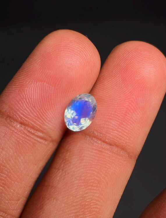 Natural Blue Flash Moonstone Loose Gemstone, 1.10 Carat Oval Faceted 8x6x4 mm Crystal for Jewelry Making, Ring Making Gemstone.