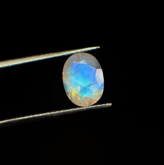 Natural Blue Flash Moonstone Loose Gemstone, 2.25 Carat Oval Faceted 9x7x5 mm Crystal for Jewelry Making, Ring Making Gemstone.