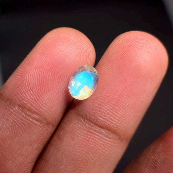 Natural Blue Flash Moonstone Loose Gemstone, 1.20 Carat Oval Faceted 7x5x4 mm Crystal for Jewelry Making, Ring Making Gemstone.