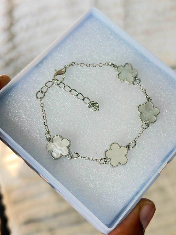 Handmade White Clover Flower Bracelet, Silver Plated Four Leaf Clover Jewelry, Mother of Pearl Style Charm Bracelet, Minimalist Gift Women.