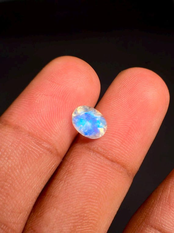 Natural Blue Flash Moonstone Loose Gemstone, 1.20 Carat Oval Faceted 8x6x4 mm Crystal for Jewelry Making, Ring Making Gemstone.