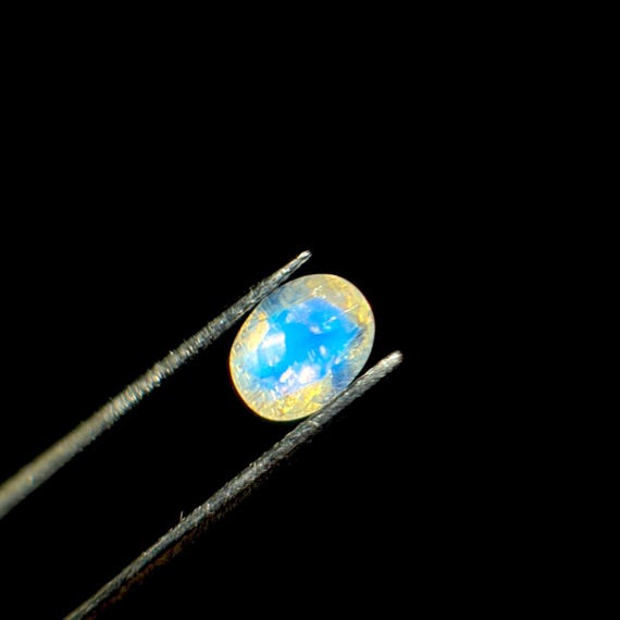 Natural Blue Flash Moonstone Loose Gemstone, 1.40 Carat Oval Faceted 8x6x4 mm Crystal for Jewelry Making, Ring Making Gemstone.