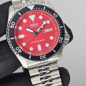 Seiko SKX011 Red Dial Diver's 200m Automatic