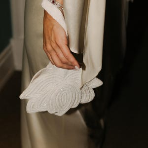 Handmade Beaded Bridal wristlet – Pearl Wedding Bag, Ivory Beaded Evening Purse, Elegant Bride Accessories bild 1