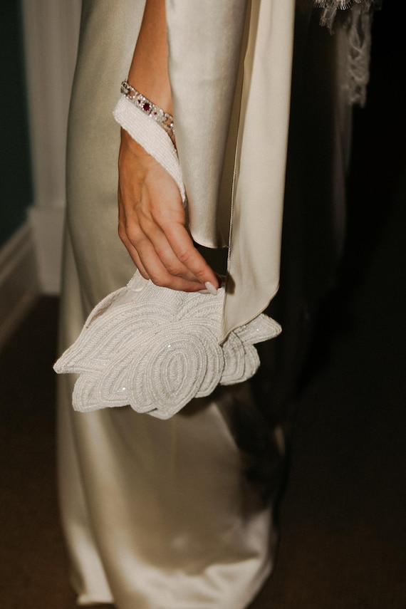 Handmade Beaded Bridal wristlet – Pearl Wedding Bag, Ivory Beaded Evening Purse, Elegant Bride Accessories