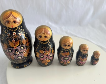 Muñecas rusas Matryoshka vintage firmadas, juego de 5 piezas - Flores negras - Golub L.