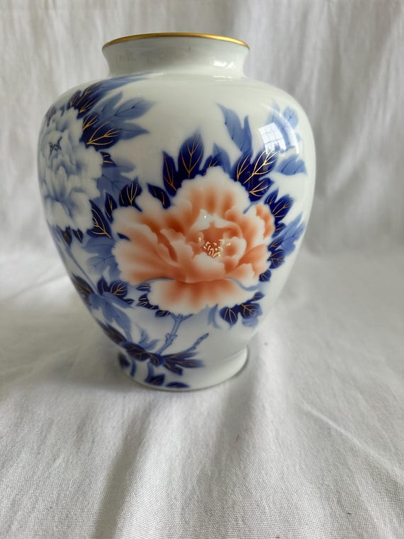 Vintage Fukagawa Seiji Arita Porcelain Vase - Peony Floral Design