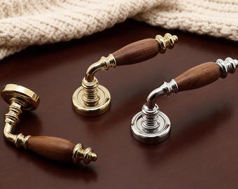 Griff aus Nussbaum und Messing