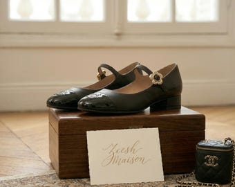 Franska Mary Jane-skor i läder med grov klack och kameliaspänne