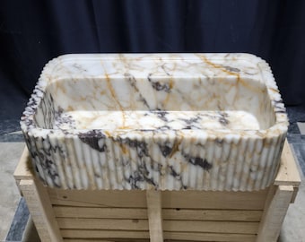Lavabo cannelé en marbre Calacatta sculpté à la main – Vasque sur mesure