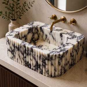 Calacatta Viola Fluted Sink
Small scale. Strong marble statement.