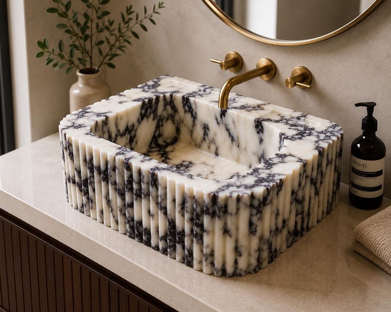 Calacatta Viola Fluted Sink
Small scale. Strong marble statement.