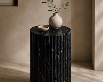 Stolik boczny z marmuru Nero Marquina, 12 cali, czarny, żłobiony kamienny cokół, luksusowy stolik pomocniczy z marmuru