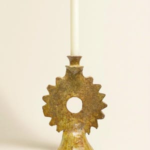 Tamegroute Sunburst ljusstake, marockansk antik ockra ljusstake, handgjord marockansk keramik, av Sidi Said.