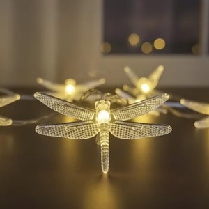 Guirnalda de luces LED con forma de libélula para ventanas, luces LED a pilas, decoración acogedora para habitaciones, lámpara ambiental ideal para fiestas.