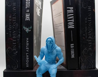 Figura de Lector con Máscara Azul – Estatua gótica y espeluznante de un amante de los libros – Coleccionable impresa en 3D