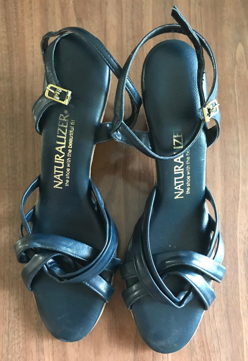 naturalizer navy blue sandals