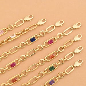 Pulsera vibrante chapada en oro de 18 quilates con circonitas de colores y eslabones rectangulares para un estilo de joyería refinado y para regalar. 17,5 cm + 4,5 cm.