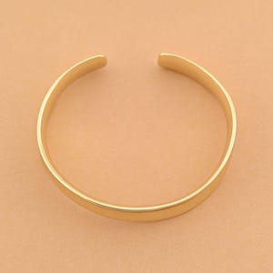 Sleek 18K Gold Filled Cuff Bangle Simple Polished Bangle Jewelry for Women Minimalist Everyday Wristwear Accessory 65x56mm