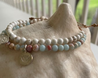 Lotus Ohm Bettelarmband: Howlith & Aqua Terra Jaspis, Boho Stil