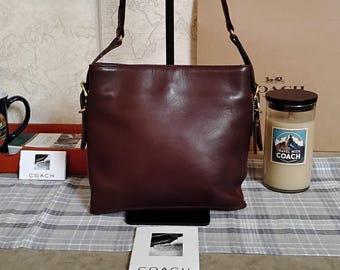 Vintage Coach Equestrian Compartment Bucket Bag Mahogany Brass Style - 9809 Strap and Hang Tag