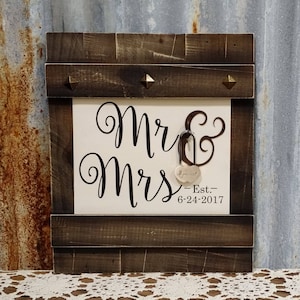 LoveLocks Farmhouse Mr & Mrs Plaque for Weddings, Mr and Mrs Plaque Wedding Ceremony