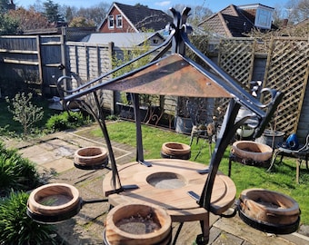 Scrolled Metal Bird Feeder/Table