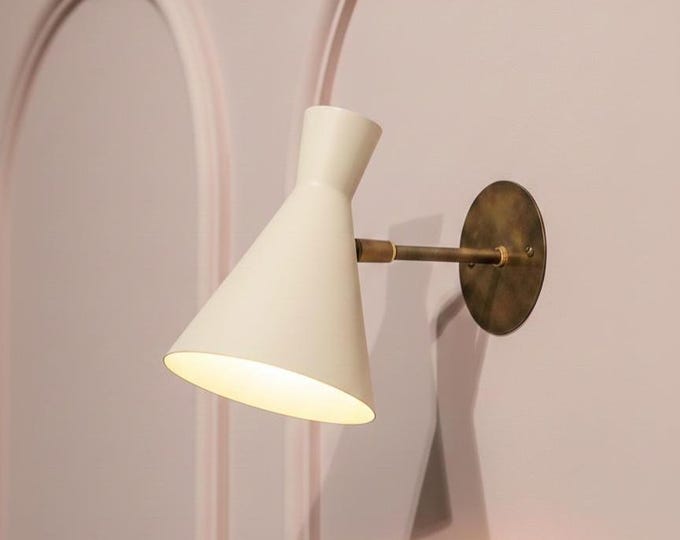 Handcrafted Brass Wall Light - Contemporary Gold Sconce - Luxury Interior Lighting - Professional Wall Mounted Lamp