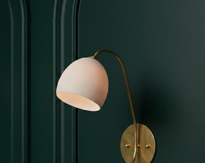 Handcrafted Brass Wall Light - Contemporary Gold Sconce - Luxury Interior Lighting - Professional Wall Mounted Lamp
