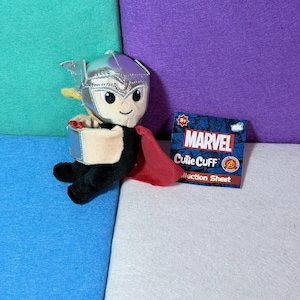 Marvel Cutie Cuff Thor Jordens mäktigaste serie plyscharmband