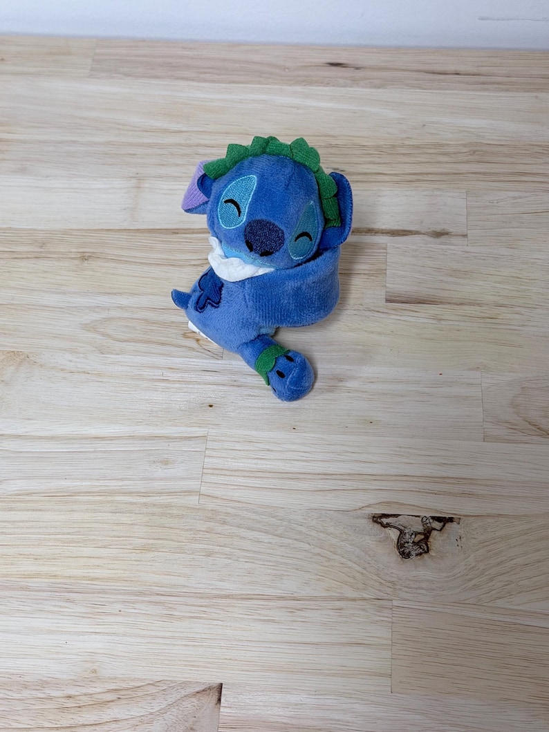 Disney Cutie Cuff Lilo & Stitch Plush Toy Sleeping Stitch Series 2 image 1