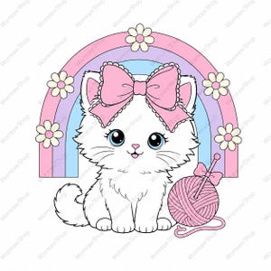 Peut inclure: Un chaton blanc aux grands yeux bleus et un nœud rose sur la tête est assis devant un arc-en-ciel pastel décoré de fleurs blanches. Une pelote de laine rose avec une aiguille à tricoter est placée à droite du chaton.