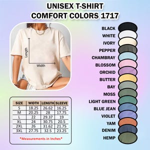 Pu&ograve; includere: T-shirt unisex beige con tabella taglie che mostra le misure in pollici. La maglietta fa parte della collezione Comfort Colors 1717, disponibile in vari colori tra cui nero, bianco e blu jeans. L'immagine mostra anche le misure di lunghezza, larghezza e manica.