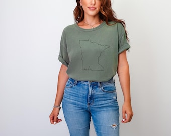 Minnesota Outline Script sota T-Shirt | State Silhouette Tee