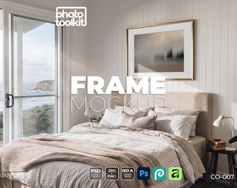PSD-Rahmen-Mockup | Goldener Rahmen im Schlafzimmer im Küstenstil | ISO-A-Landschaft | Über dem Bett | Meerblick | VJ-Board-Kunst-Mockup | DIN-A
